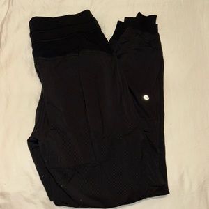 Lululemon women's joggers in size 6